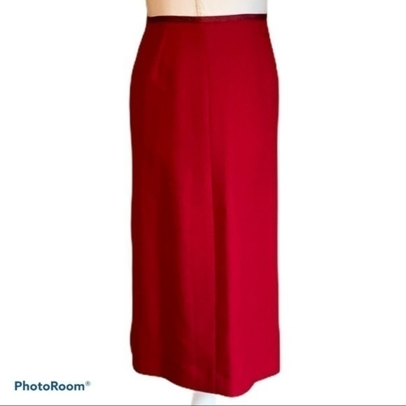 Kasper Red Skirt With Bow Detail - Picture 5 of 6